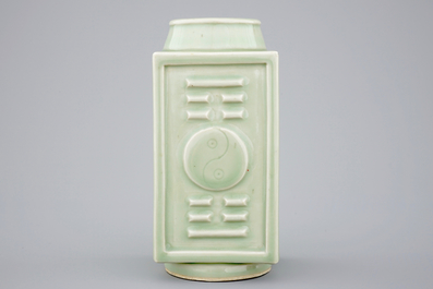 A Chinese celadon cong vase with Yongzheng six-character mark, 19/20th C.