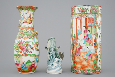 Deux vases en porcelaine de Canton famille rose et un poisson d'Arita, Japon, 19&egrave;me