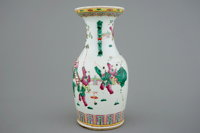 Een Chinese famille rose vaas, 19e eeuw