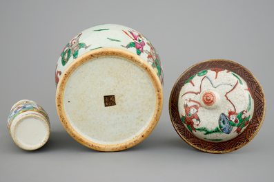 A varied collection of Chinese porcelain incl. a Ming dish, 16/19th C.