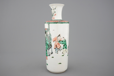 Een fraaie Chinese vaas in famille verte porselein, 19e eeuw