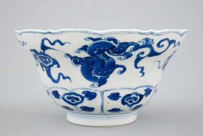 Un bol et une assiette en porcelaine de Chine bleu et blanc, Kangxi