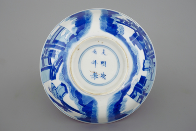 Een blauw-witte kom met zes-karaktermerk Chenghua, Kangxi