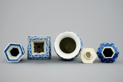 A lot of 4 various Chinese blue and white vases, 18/19th C.