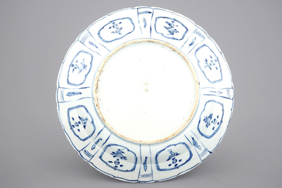 A large blue and white Chinese kraak porcelain dish, 17th C.