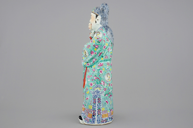 Une grande figure d'un immortel en porcelaine de Chine famille rose, 19/20&egrave;me