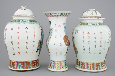 Un lot de 3 vases en porcelaine de Chine famille rose, 19&egrave;me