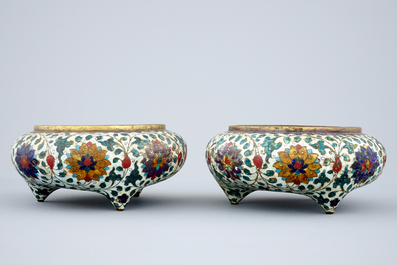 Une paire de br&ucirc;le-parfums en bronze dor&eacute; et cloisonn&eacute;, Chine, fin de la dynastie Ming