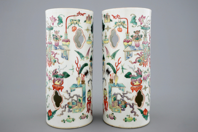 A pair of Chinese famille rose hat stands, 19th C.