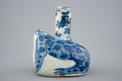 Een blauw-witte kendi in de vorm van een kikker, Wanli, 1573-1619