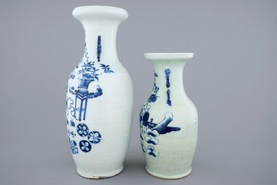 Twee Chinese vazen in blauw-wit op celadon fond, 19e eeuw