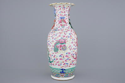 A large Chinese famille rose vase with dragons and foo dogs, 19th C.
