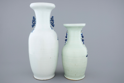 Twee Chinese vazen in blauw-wit op celadon fond, 19e eeuw