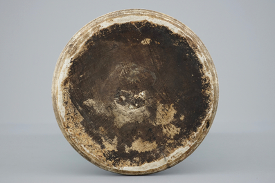 Een Chinese wucai gu-vorm vaas, Shunzhi, ca. 1660