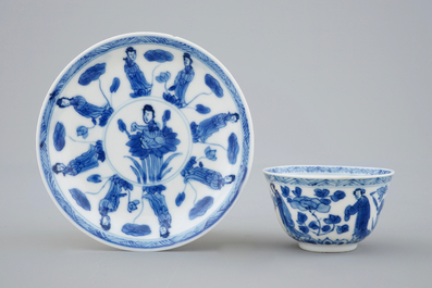 Un lot de 9 tasses et soucoupes en porcelaine de Chine bleu et blanc, Kangxi