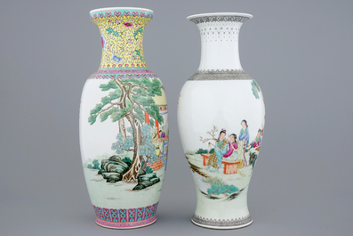 Twee fijne Chinese famille rose vazen, Republiek, 20e eeuw