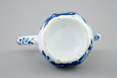 Een blauw-wit Chinees kannetje met een naakte Europeaan, Kangxi