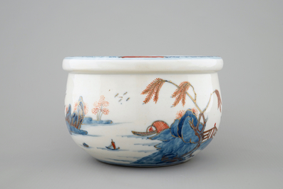 A Chinese Imari style chamber pot, Qianlong, 18th C.