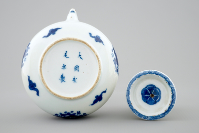 A Chinese blue and white high-handled dragons teapot, Kangxi