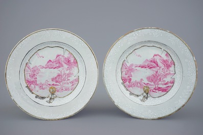 Een set van vier Chinese borden met bianco sopra bianco decor, Qianlong, 18e eeuw