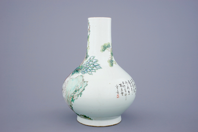 Un vase en porcelaine de Chine &agrave; d&eacute;cor qianjiang cai, sign&eacute; Ma Qing Yun, 19/20&egrave;me