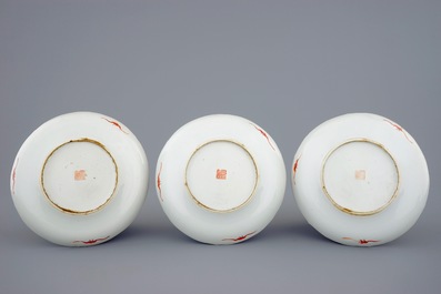 Een set van drie Chinese qianjiang cai borden, 19/20e eeuw