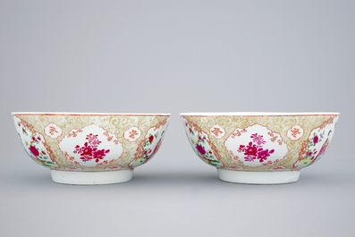 A pair of Chinese famille rose export porcelain bowls, Qianlong, 18th C.