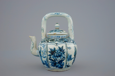 A collection of various Chinese porcelain, 17/19th C.