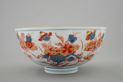 A Chinese Imari-style bowl with floral design, Kangxi