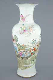 A very tall and fine Chinese famille rose vase, 18/19th C.