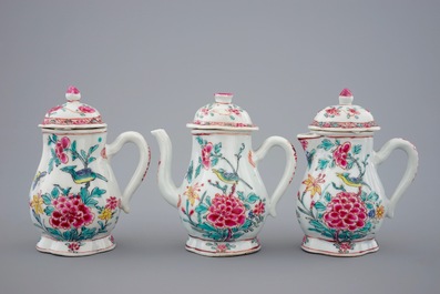 A set of 3 Chinese floral famille rose jugs on stand, Yongzheng, 1723-1735