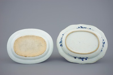 Deux plats ovales et un rond en porcelaine de Chine bleu et blanc, Qianlong