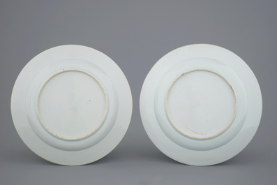 A pair of Chinese blue and white dishes with crowned medallions, Kangxi