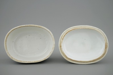 A Chinese blue and white butter tub on stand, Qianlong, 18th C.