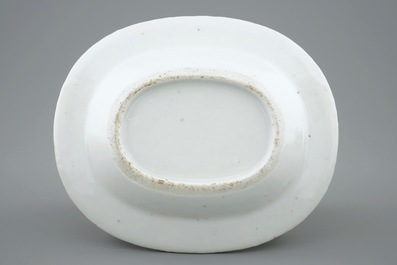 A Chinese blue and white butter tub on stand, Qianlong, 18th C.