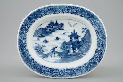 A Chinese blue and white butter tub on stand, Qianlong, 18th C.