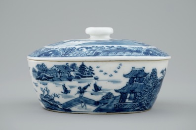 A Chinese blue and white butter tub on stand, Qianlong, 18th C.