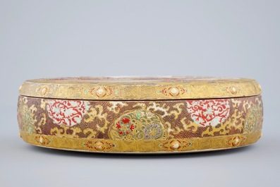 A round Japanese porcelain box and cover, Satsuma, Japan, 19th C.