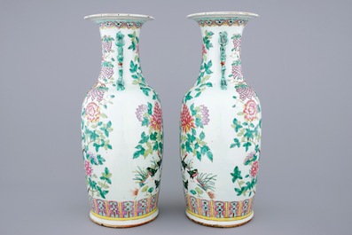 A fine pair of tall Chinese famille rose vases with birds, grapes and flowers, 19th C.