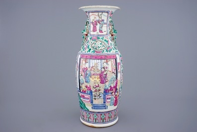 Een grote Chinese famille rose vaas met krijgers, 19e eeuw