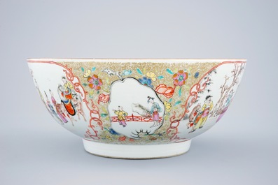A large Chinese famille rose mandarin bowl, Qianlong, 18th C.
