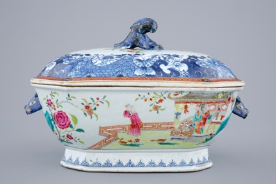 Une terrine sur pr&eacute;sentoir en porcelaine de Chine famille rose, Qianlong, 1&egrave;re moiti&eacute; du 18&egrave;me