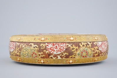 A round Japanese porcelain box and cover, Satsuma, Japan, 19th C.