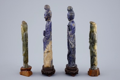 4 Chinese gesculpteerde Guanyin in lapis lazuli en donkergroene jade, 19/20e eeuw