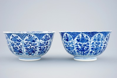 A pair of blue and white Chinese bowls with floral design, Kangxi