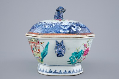 Une terrine sur pr&eacute;sentoir en porcelaine de Chine famille rose, Qianlong, 1&egrave;re moiti&eacute; du 18&egrave;me