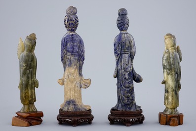 4 Chinese gesculpteerde Guanyin in lapis lazuli en donkergroene jade, 19/20e eeuw