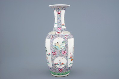 Een fijne Chinese famille rose vaas, 19e eeuw