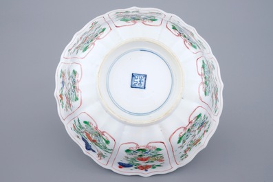 A fine Chinese famille verte bowl with floral design, Kangxi