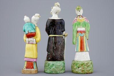 Three Chinese famille rose figures, a ginger jar and a blue and white lotus bowl, 18/19th C.